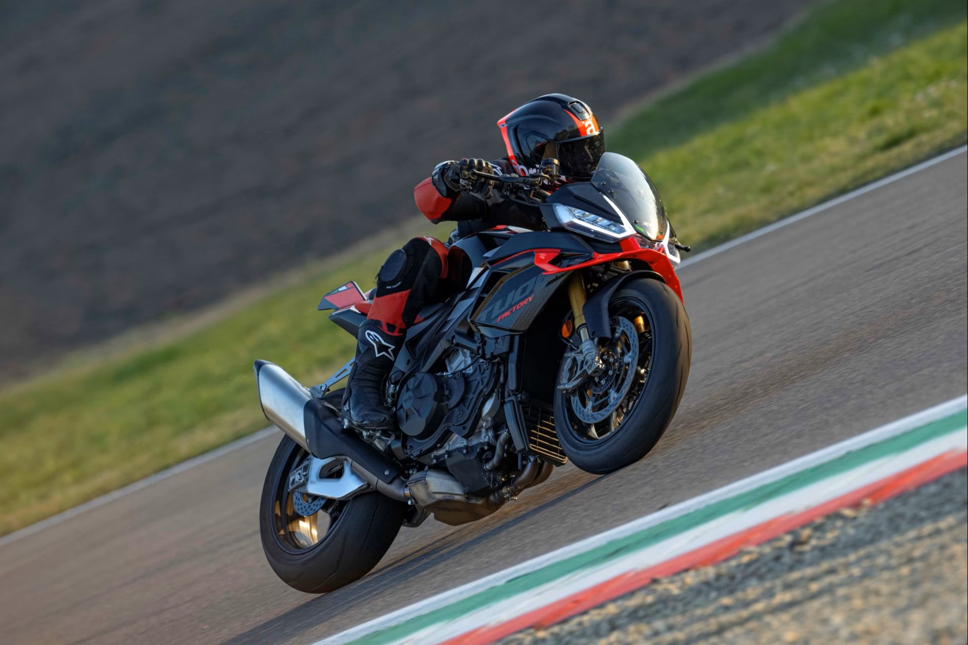 Investom moto Zlin, Aprilia, Moto Guzzi, Vespa, Piaggio