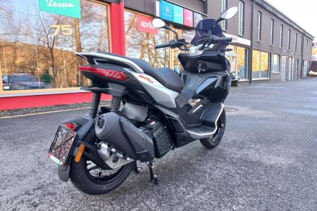 Investom moto Zlín Aprilia SR GT 200