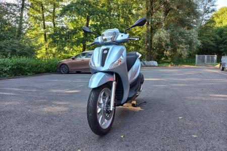 Investom moto Zlín, Piaggio Medley 125 