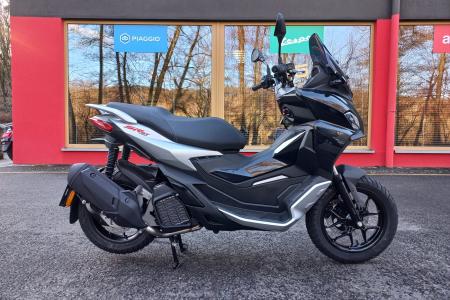 Investom moto Zlín Aprilia SR GT 200