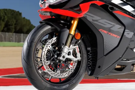 Investom moto Zlín - Aprilia RSV4 Factory 1100