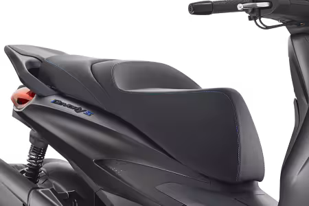 Investom moto Zlín, Piaggio Beverly S 400