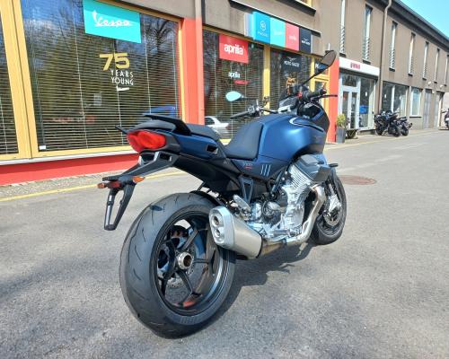 Investom moto Zlin, Moto Guzzi V100 Mandello